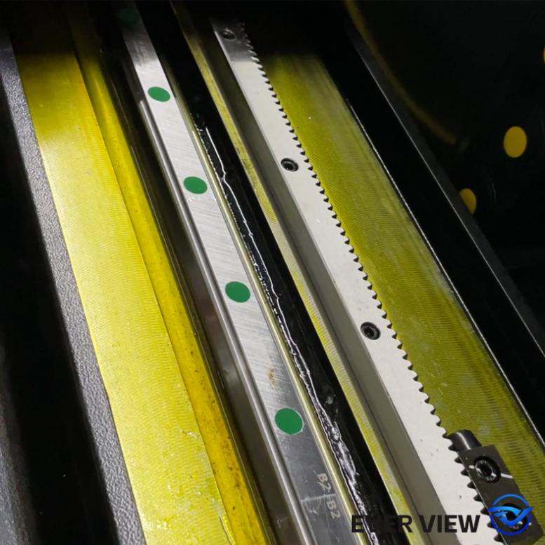 Mitkä ovat tärkeimmät kohdat laserleikkauskoneiden päivittäisessä huollossa? EVER VIEW Machinery opettaa sinulle kuinka pidentää laitteesi käyttöikää.